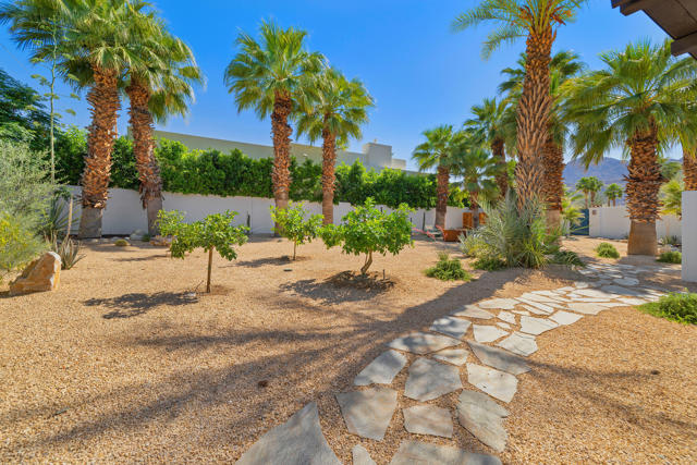 52862 Eisenhower Drive Drive, La Quinta CA: https://media.crmls.org/mediaz/c111a937-e3e0-40ff-9cb7-46263d9cc947.jpg
