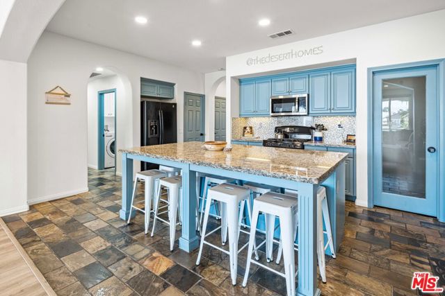 42871 Beato Drive, Indio CA: https://media.crmls.org/mediaz/c111af05-de16-488f-935d-da69c00465ee.jpg