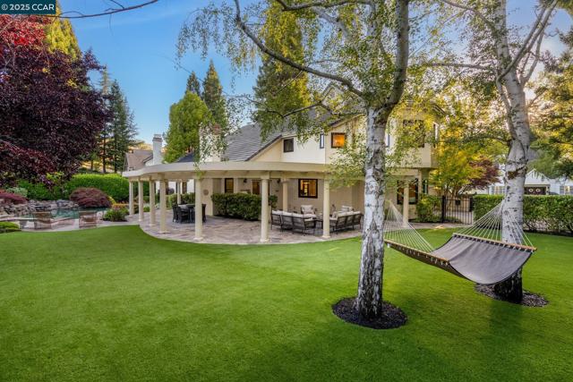3284 Blackhawk Meadow Dr, Danville CA: https://media.crmls.org/mediaz/c111b557-09e2-4fd7-b44d-0401c6b842f7.jpg