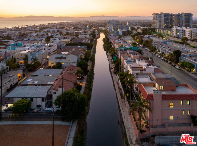 3815 Via Dolce, Marina del Rey, California 90292, 4 Bedrooms Bedrooms, ,4 BathroomsBathrooms,Single Family Residence,For Sale,Via Dolce,24413873