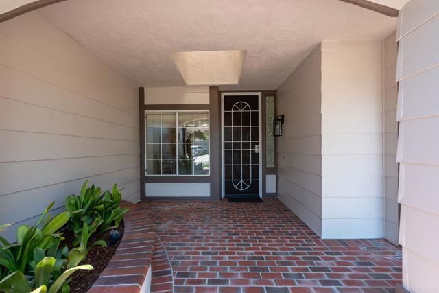 1337 Oak View Way, Escondido CA: https://media.crmls.org/mediaz/c11229a8-c428-4ad5-b973-6ad3584df406.jpg