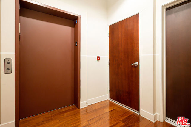 8788 Shoreham Drive, West Hollywood CA: https://media.crmls.org/mediaz/c1126472-46d3-4615-adf3-48dbbbb0014a.jpg