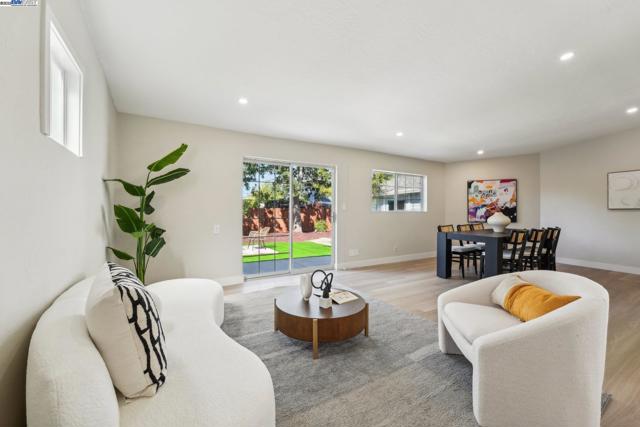 431 Alameda De Las Pulgas, Redwood City CA: https://media.crmls.org/mediaz/c112c0b8-fc60-4d8b-a67d-f6d567ed465f.jpg