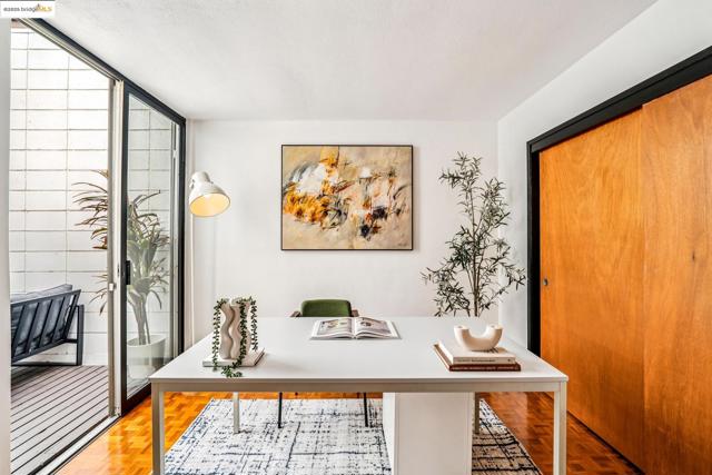 2760 Park Blvd, Oakland CA: https://media.crmls.org/mediaz/c112cef3-dee6-470f-9342-3bfa04ec9b5a.jpg