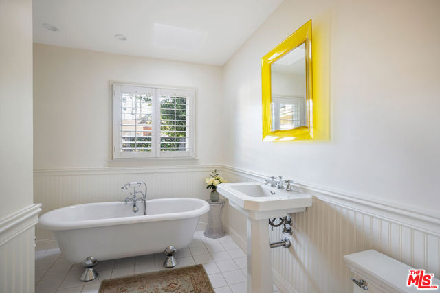 1801 San Ysidro Drive, Beverly Hills CA: https://media.crmls.org/mediaz/c1133c5d-a57d-49b2-8673-5f3bbb5b8bbe.jpg