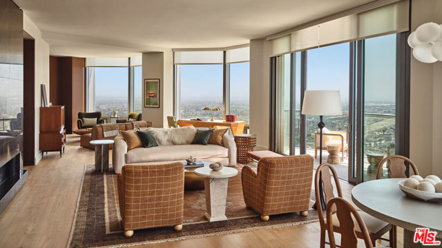 211 W Elm Court, Los Angeles CA: https://media.crmls.org/mediaz/c1135d24-17f6-48b3-afb3-e76b08dc8089.jpg