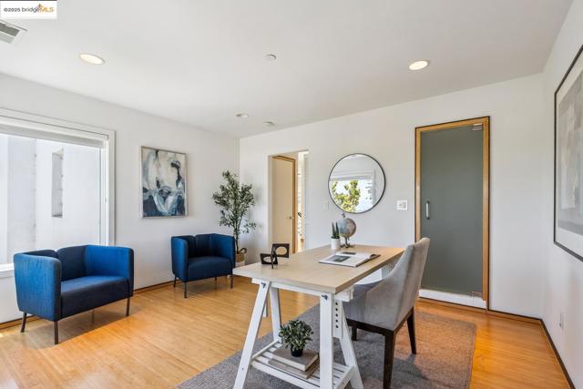 2912 Hillside DR, Burlingame CA: https://media.crmls.org/mediaz/c1137f7d-941b-4945-afcc-8bc3a9372107.jpg