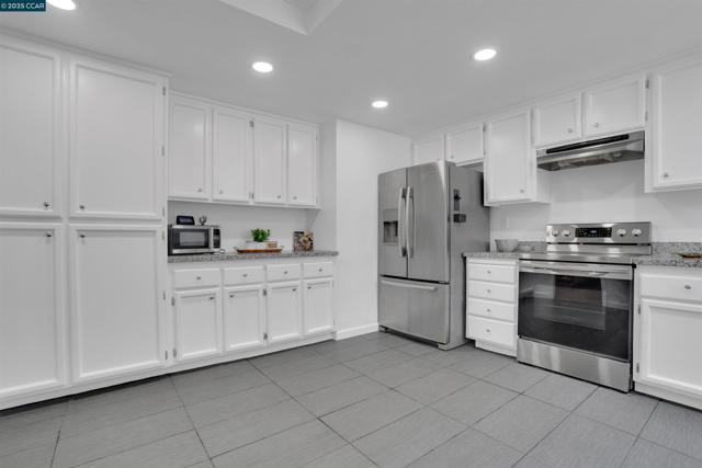 107 Pelican Loop, Pittsburg CA: https://media.crmls.org/mediaz/c1144329-61c1-4f7a-a84c-b676d95ba943.jpg