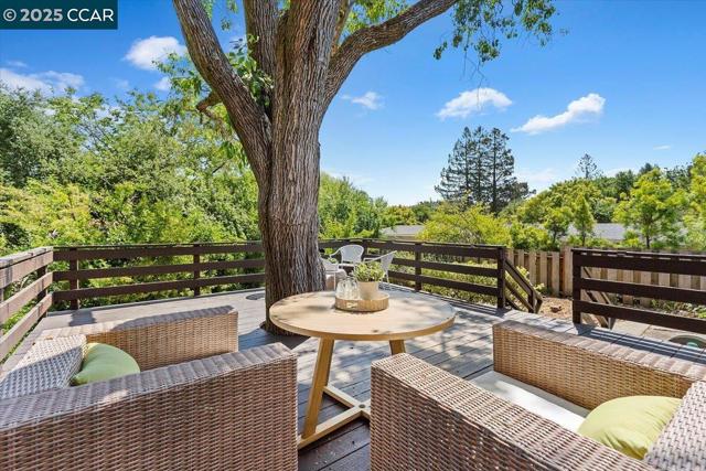 32 California Ave, Orinda CA: https://media.crmls.org/mediaz/c114a0ef-5b65-46af-ade2-e6b11d37a9be.jpg