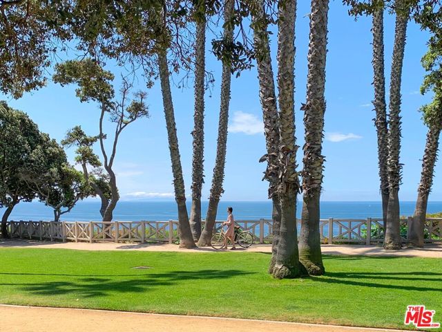 535 OCEAN Avenue, Santa Monica CA: https://media.crmls.org/mediaz/c114a37f-8c7a-4767-8250-026e3d54b214.jpg