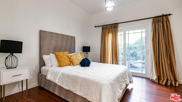 7449 Studio Road, Canoga Park CA: https://media.crmls.org/mediaz/c114bf99-aaa5-4785-af30-b424c0fa9a25.jpg