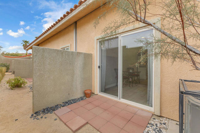 12622 Miracle Hill Road, Desert Hot Springs CA: https://media.crmls.org/mediaz/c114c2e3-5cf5-4d07-9227-ccf613f6f411.jpg