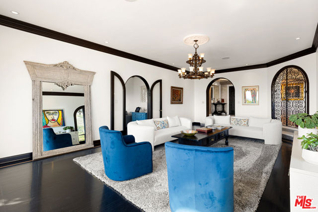330 Kempton Road, Glendale CA: https://media.crmls.org/mediaz/c115325f-fb10-45a6-a94f-bdf916c3b7fe.jpg