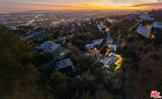 1790 Viewmont Drive, Los Angeles CA: https://media.crmls.org/mediaz/c115aa17-f362-4567-a30e-49d96b675a6d.jpg
