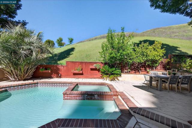 951 Redwood Dr, Danville CA: https://media.crmls.org/mediaz/c115b27c-3098-4ee7-9fac-03a8a475f133.jpg