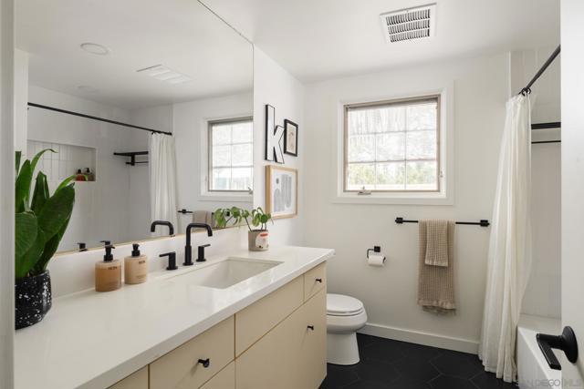 Image 24 of 49 For 1450 Highland Dr