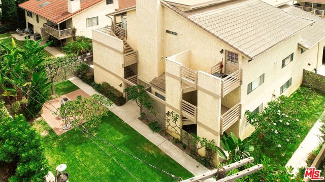16805 Roosevelt Lane, Huntington Beach CA: https://media.crmls.org/mediaz/c115dd34-2bd1-4046-83b9-cb3c08600193.jpg