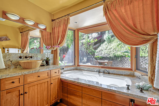 15511 Woodcrest Drive, Sherman Oaks CA: https://media.crmls.org/mediaz/c116f26f-292a-4f9f-b9c6-f37b2bcac7ec.jpg