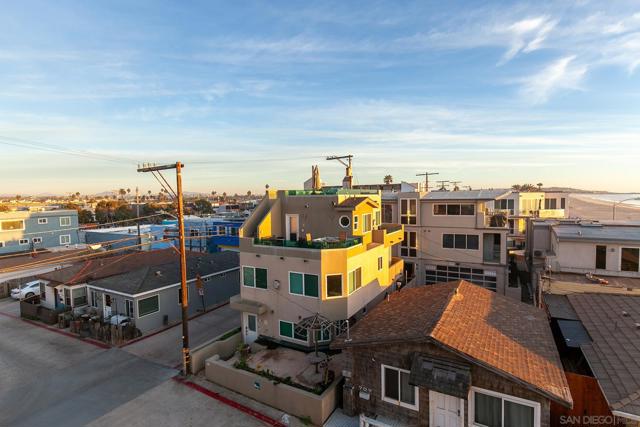 713 San Jose Pl, San Diego CA: https://media.crmls.org/mediaz/c116fdd1-80ed-4667-9b6c-1590e4c3a835.jpg