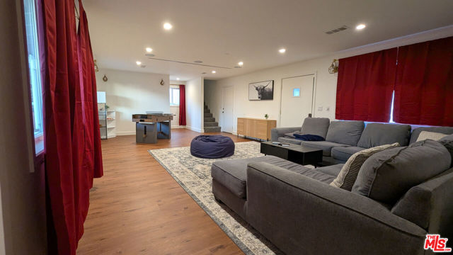 4925 W 20th Street, Los Angeles CA: https://media.crmls.org/mediaz/c1171daa-a857-4000-80a8-31e53c1d2d2c.jpg