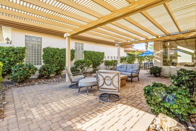 821 Deer Haven Circle, Palm Desert, CA 92211