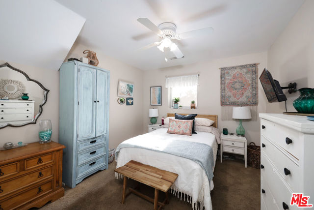 7200 Clifftop Way, Bakersfield CA: https://media.crmls.org/mediaz/c11780ff-220f-4cdf-91af-b34946e67033.jpg