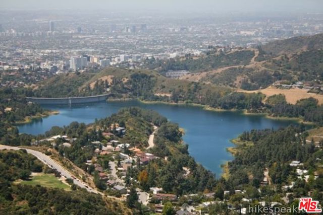 6435 Innsdale Drive, Los Angeles CA: https://media.crmls.org/mediaz/c117c79a-100b-4edf-936f-f6f9f31b2312.jpg