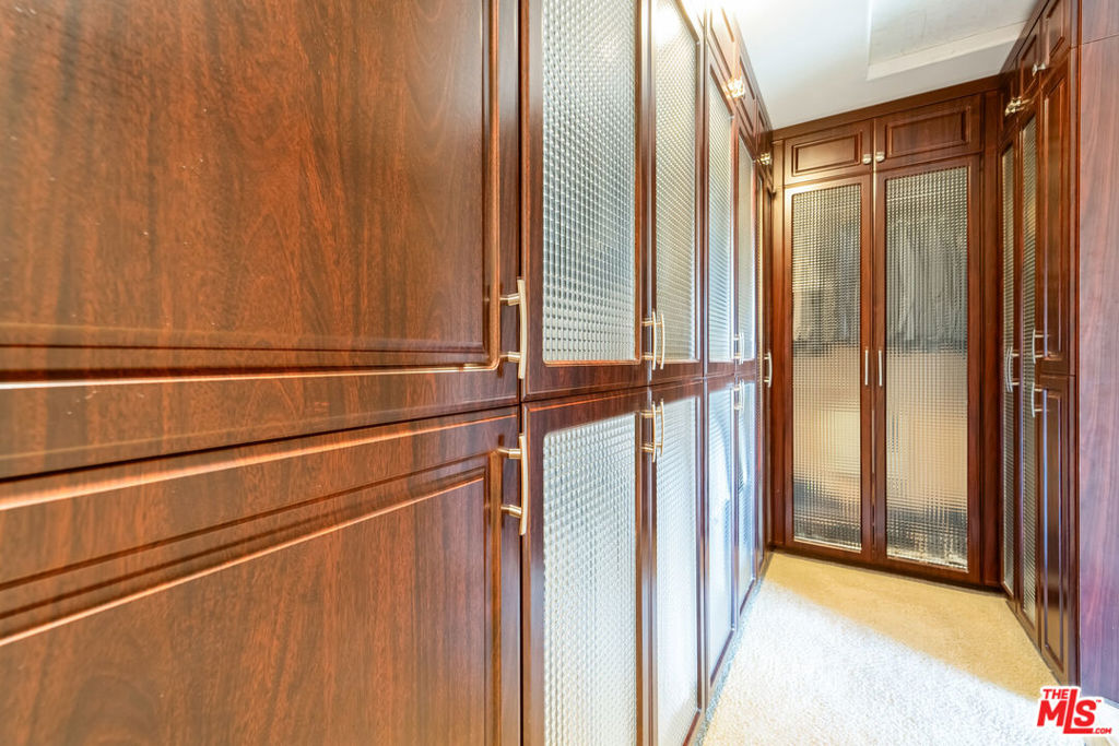 https://media.crmls.org/mediaz/c117ec44-f523-477f-94fd-80fe6cc1cc1d.jpg?preset=X-Large