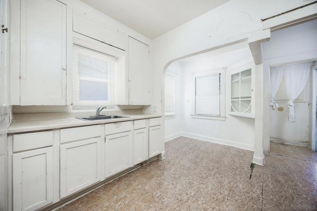 4276 35Th St, San Diego CA: https://media.crmls.org/mediaz/c1189139-d4ca-47d7-90bf-cdda2c9de965.jpg