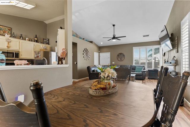 1126 Deerpark Rd, Oakley CA: https://media.crmls.org/mediaz/c118b107-cfed-438a-9b8d-9cbf037a294d.jpg