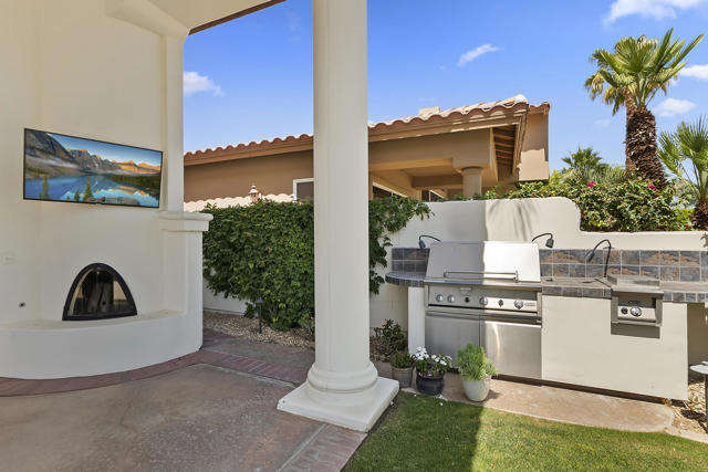 48644 Vista Palomino, La Quinta CA: https://media.crmls.org/mediaz/c118e224-a322-444b-bfed-3fffae306435.jpg