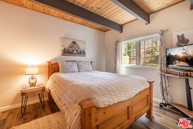 817 Grass Valley Road, Lake Arrowhead CA: https://media.crmls.org/mediaz/c1193f97-19ea-4c1f-8ab5-44d75e8e1cf2.jpg