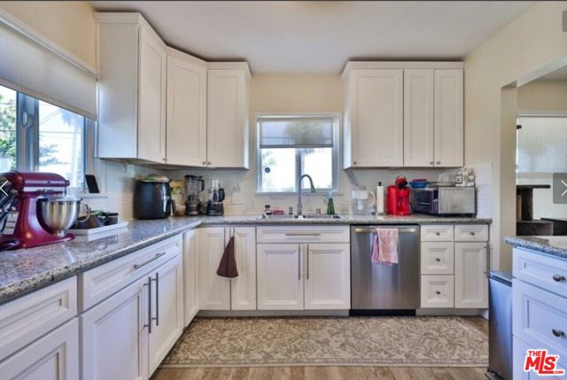 Image 14 of 47 For 3996 Teak Street