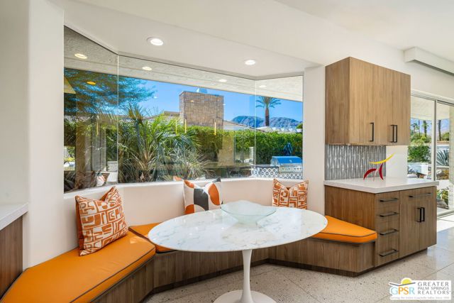 30 Mayfair Drive, Rancho Mirage CA: https://media.crmls.org/mediaz/c11a32ef-a403-4c1d-a66a-5a03f1c60fa3.jpg