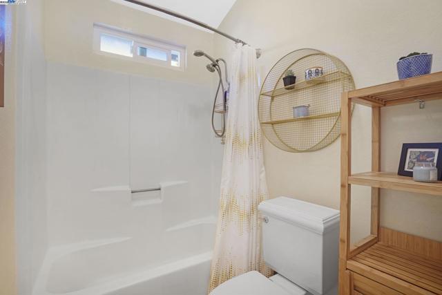 627 Military E St, Benicia CA: https://media.crmls.org/mediaz/c11a6110-3c84-48e9-97b7-665893468061.jpg