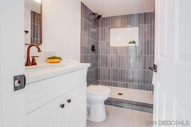 3302 Vista Rocosa, Escondido CA: https://media.crmls.org/mediaz/c11a6fa4-332d-40b7-adcc-e1b242e54387.jpg