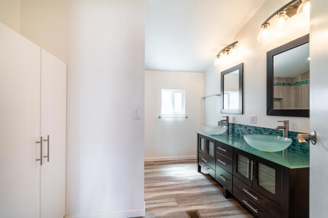 14 International Boulevard, Rancho Mirage CA: https://media.crmls.org/mediaz/c11b1d84-e540-47cd-b307-6bcf1c70011b.jpg