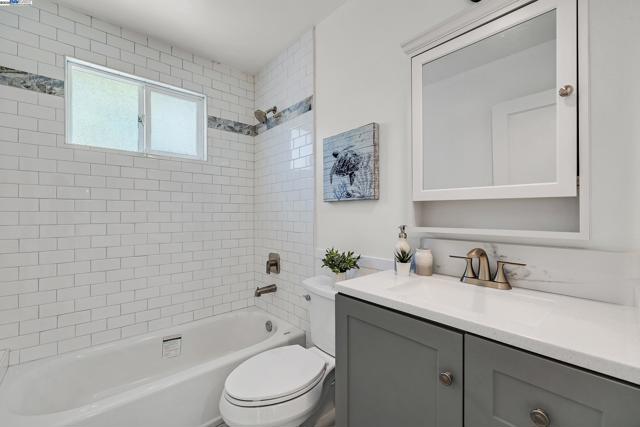 15833 Via Toledo, San Lorenzo CA: https://media.crmls.org/mediaz/c11b601e-ecce-44a6-ba4a-7c5e7a998951.jpg