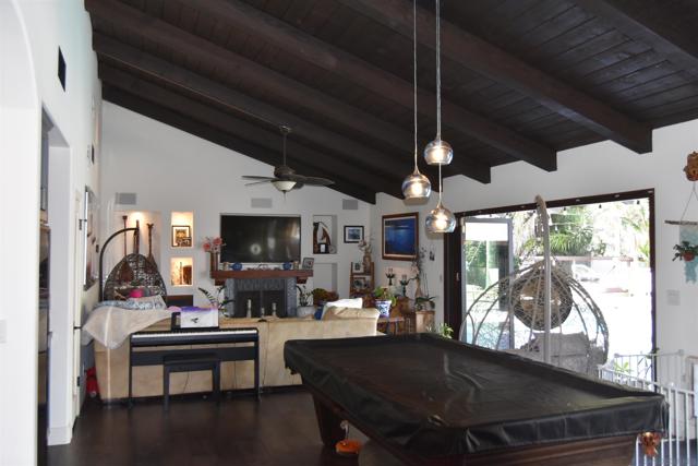 1153 Crest Dr, Encinitas CA: https://media.crmls.org/mediaz/c11bfc93-53ff-4323-99ac-c7e22c460a59.jpg