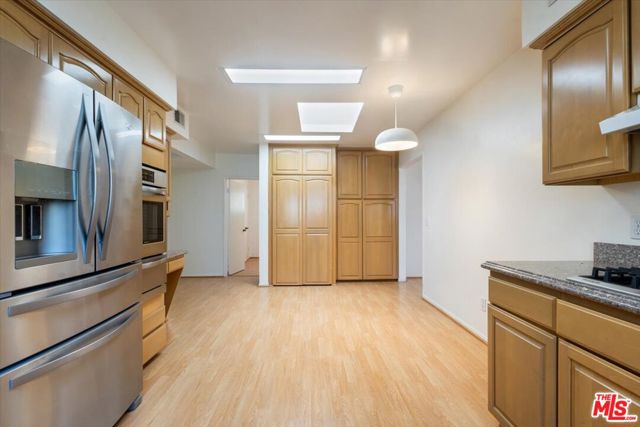 4210 Alcove Avenue, Studio City CA: https://media.crmls.org/mediaz/c11dfe6b-f772-424c-b4b8-c26180032298.jpg