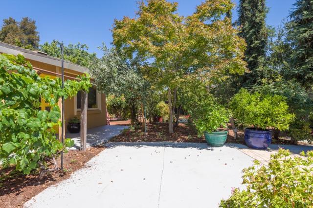 831 Canyon Road, Redwood City CA: https://media.crmls.org/mediaz/c11fbba0-e758-4dbf-8c2c-46c8a775b286.jpg