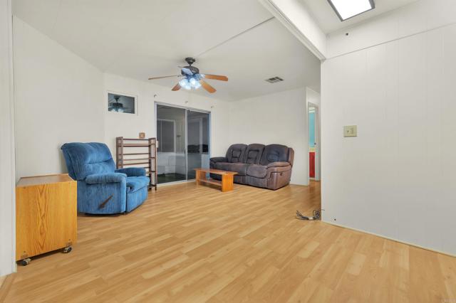 Detail Gallery Image 9 of 14 For 243 Havenview Lane, Oceanside,  CA 92056 - 2 Beds | 2 Baths