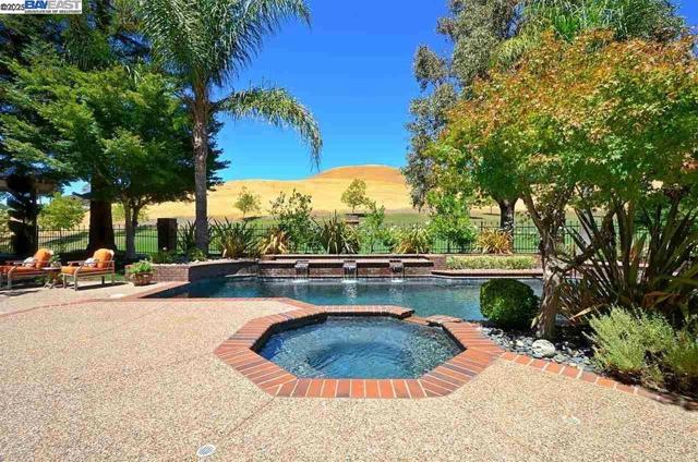 5045 Blackhawk Dr., Danville CA: https://media.crmls.org/mediaz/c11ffe74-5600-42a4-8ab0-ff0ee8dd24bf.jpg