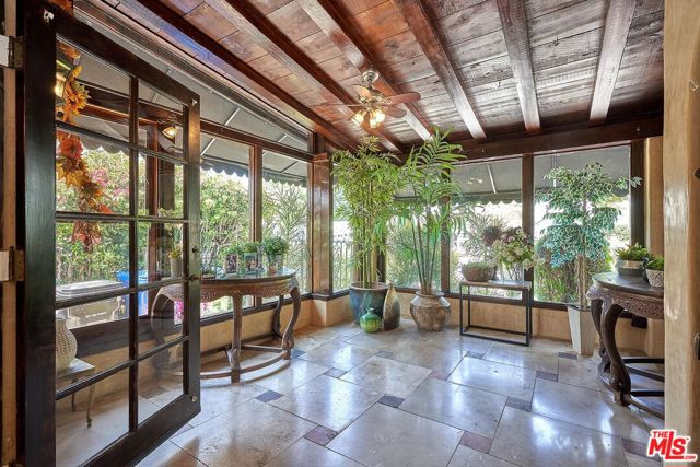 424 N Arden Boulevard, Los Angeles CA: https://media.crmls.org/mediaz/c1202602-5ae5-42ea-b2b8-fc349d3680a1.jpg