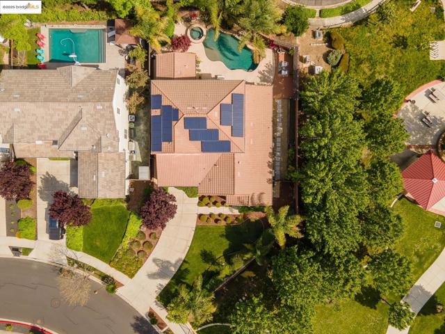 719 Monte Verde Ln, Brentwood CA: https://media.crmls.org/mediaz/c12037ed-1e67-4213-8b2a-1ff098214682.jpg