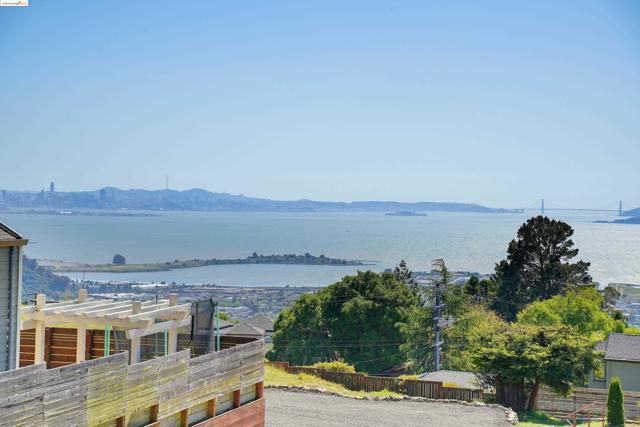 921 Clark Place, El Cerrito CA: https://media.crmls.org/mediaz/c1204426-cd50-4c88-902f-7f4b812d7b70.jpg