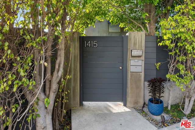 1415 Summitridge Drive, Beverly Hills CA: https://media.crmls.org/mediaz/c1206c1f-1816-43fb-b550-8d0f9f7d5cf6.jpg