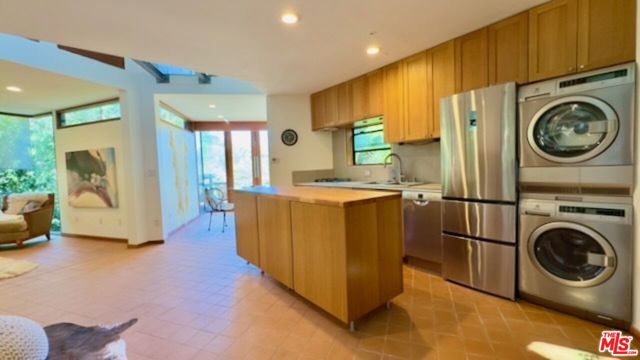 19520 Cave Way, Topanga CA: https://media.crmls.org/mediaz/c120c6ef-57fc-4e62-8926-f9f3c3e3b048.jpg
