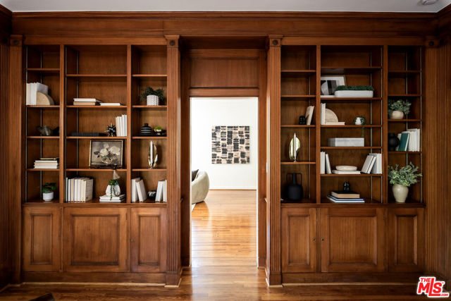 5700 Spring Oak Drive, Los Angeles CA: https://media.crmls.org/mediaz/c12105d6-4702-4e1c-aae0-8dea0eed2e08.jpg