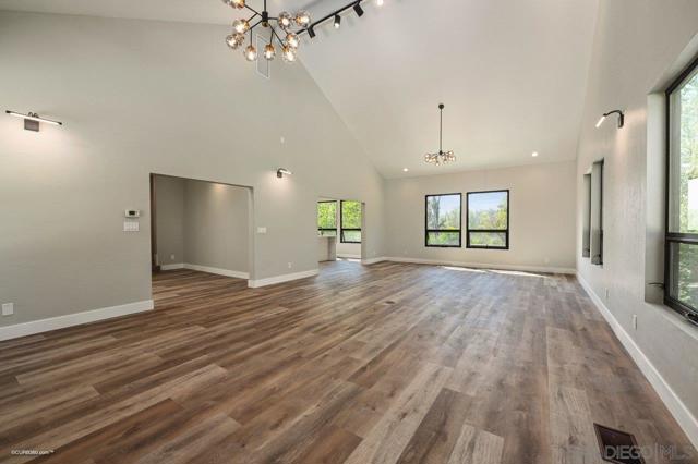 Image 11 of 37 For 6611 Lago Corte